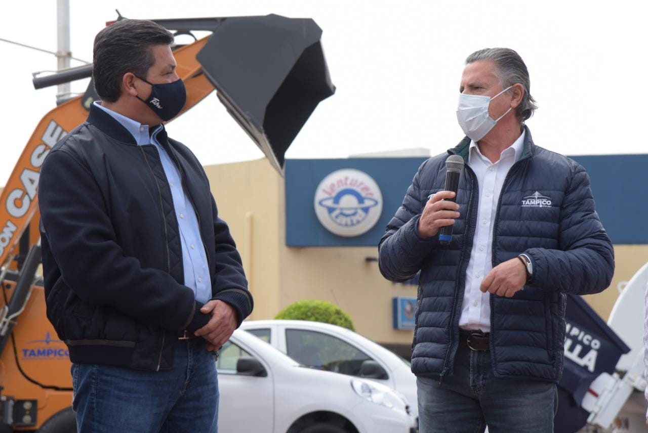 Entregan Cabeza de Vaca y Chucho Nader Maquinaria y Equipo para Limpieza