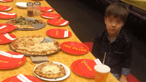 Pequeño invitó a amigos a su fiesta y ninguno asistió
