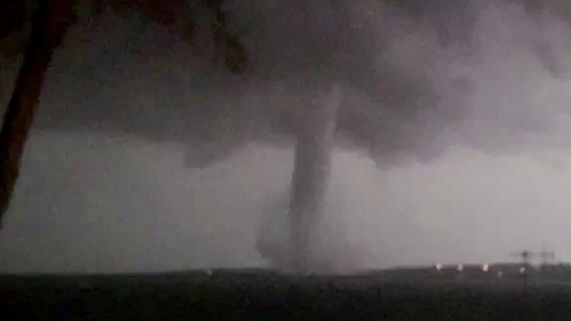 Tornado causa destrozos en Dallas 