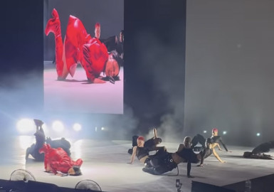 YouTuber recrea "Motomami Tour" y vende más de 3 mil entradas