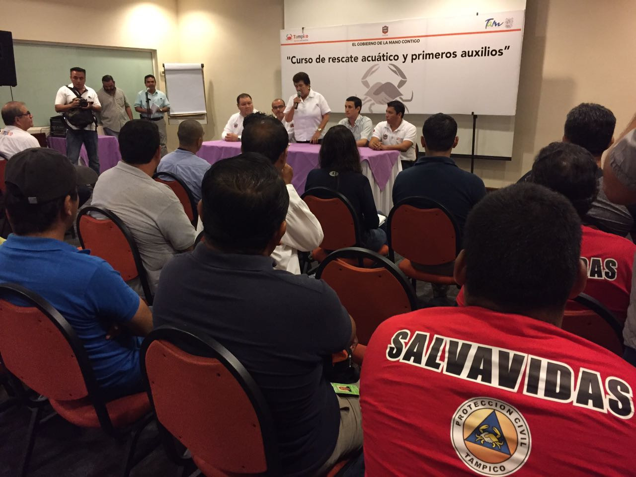 Capacitan a hoteleros en rescate acuático y primeros auxilios