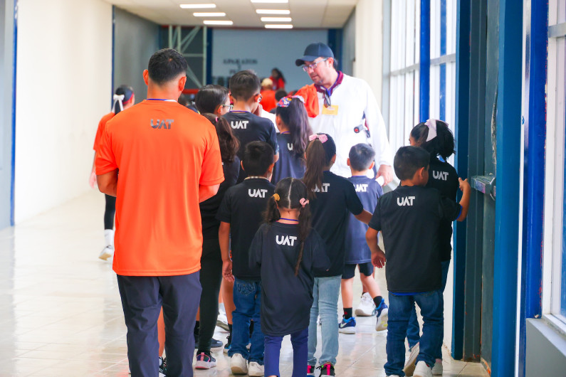 Niñas y niños de Casa Hogar DIF-Reynosa disfrutan campamento deportivo y cultural de la UAT