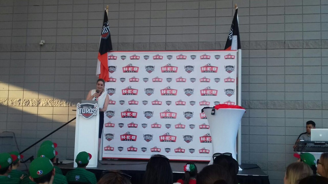 Festejan a la Treviño Kelly en HEB Park