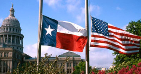 Banderas en Texas son colgadas a media asta por militar de Laredo fallecido en Afganistán