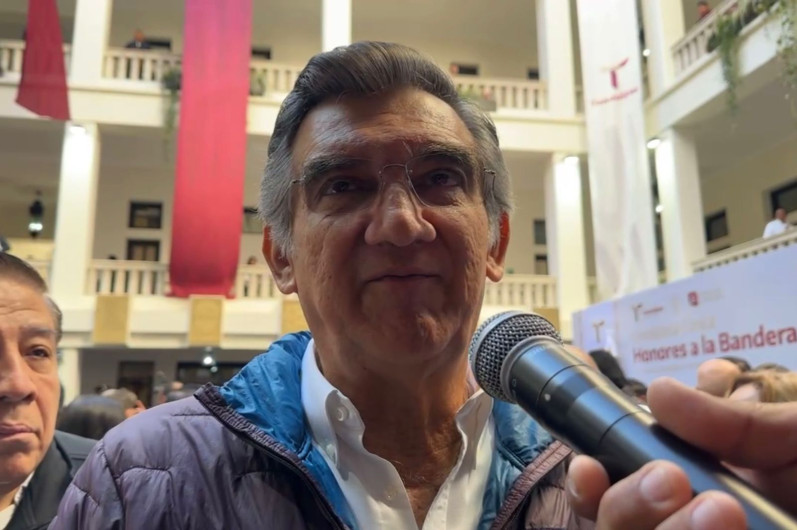 Gobernador pide deportaciones no sean de madrugada y a connacionales no estacionarse