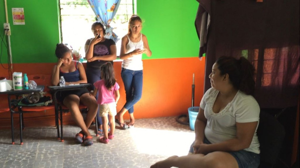 Continúan en albergues familias afectadas por inundaciones.