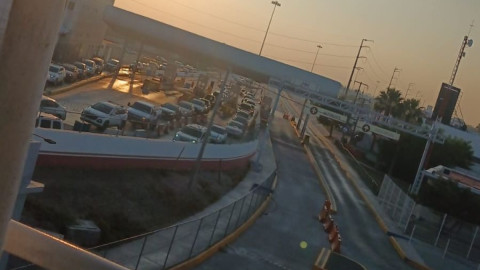 Largas filas en puentes internacionales; usuarios reportan esperas de más de dos horas