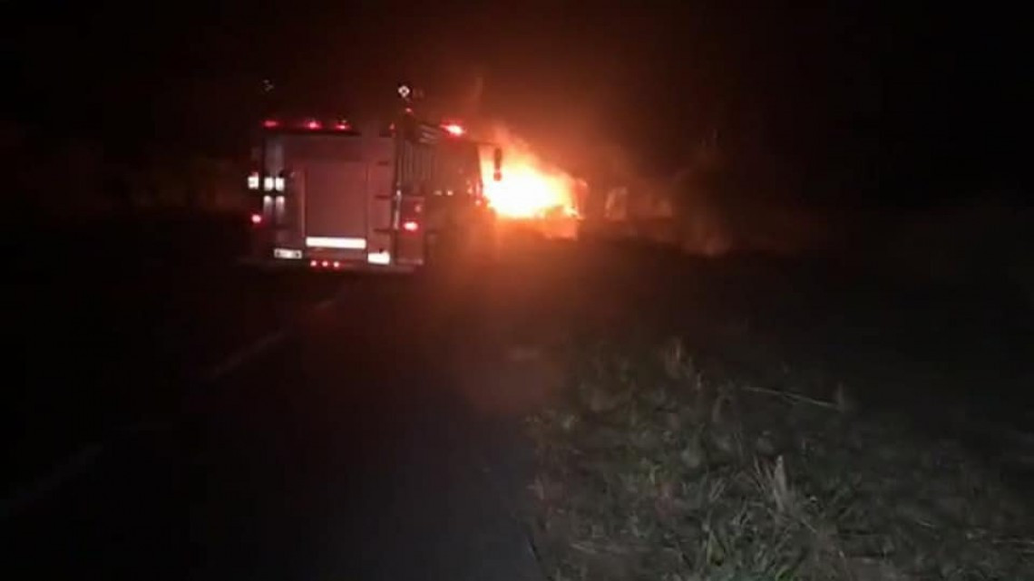 Chocan 2 tráilers en carretera Cd. Victoria-Monterrey