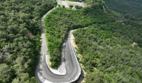 Moderniza gobierno de Américo acceso a poblado El Chorrito