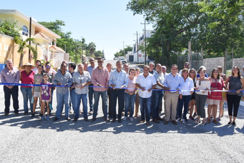 Inaugura Chucho Nader pavimentación en la colonia "El Charro" 