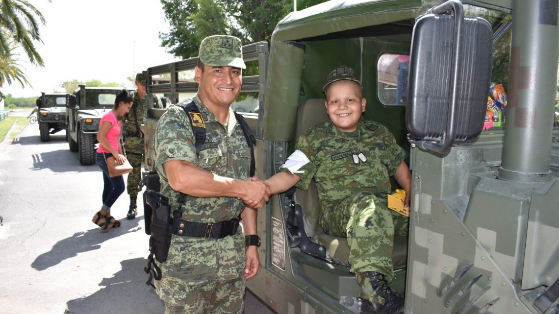 Juan Pablo Macarena es nombrado Soldado Honorario por un día