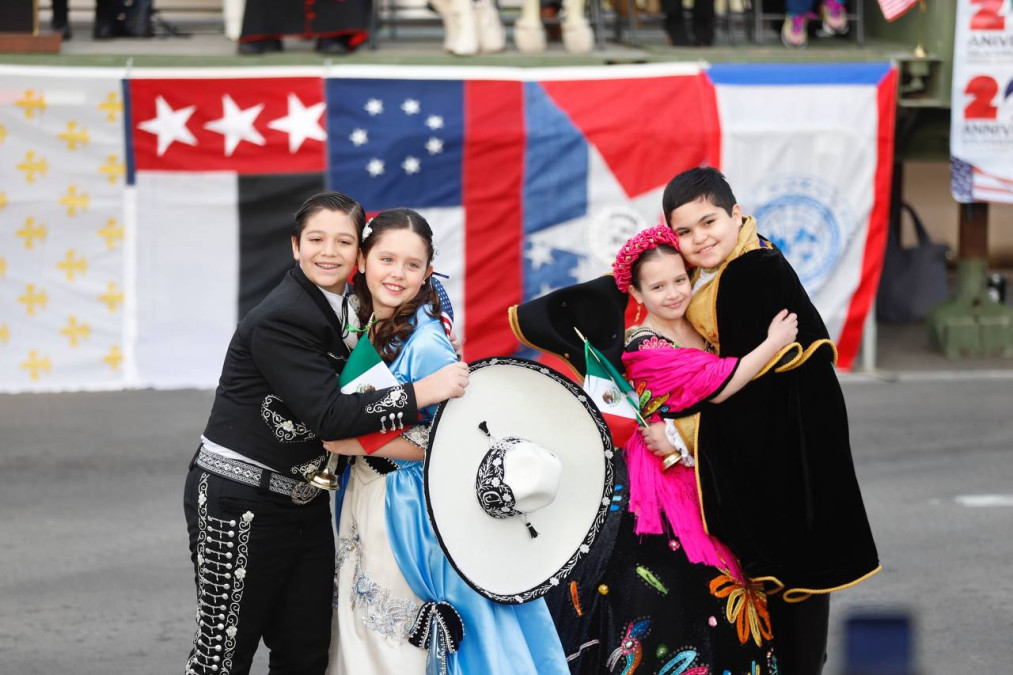 Abrazan dos Laredos lazos de amistad y colaboración binacional 