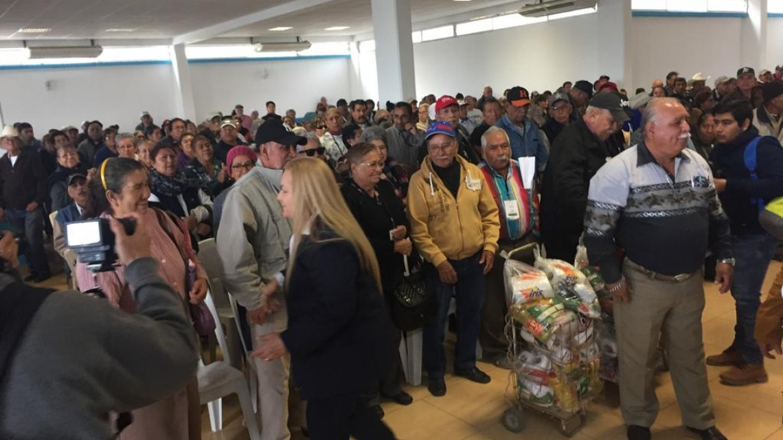 Entregan despensas a adultos mayores en Altamira