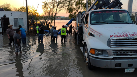 Refuerza COMAPA labores de extracción de agua en distintos sectores de la ciudad