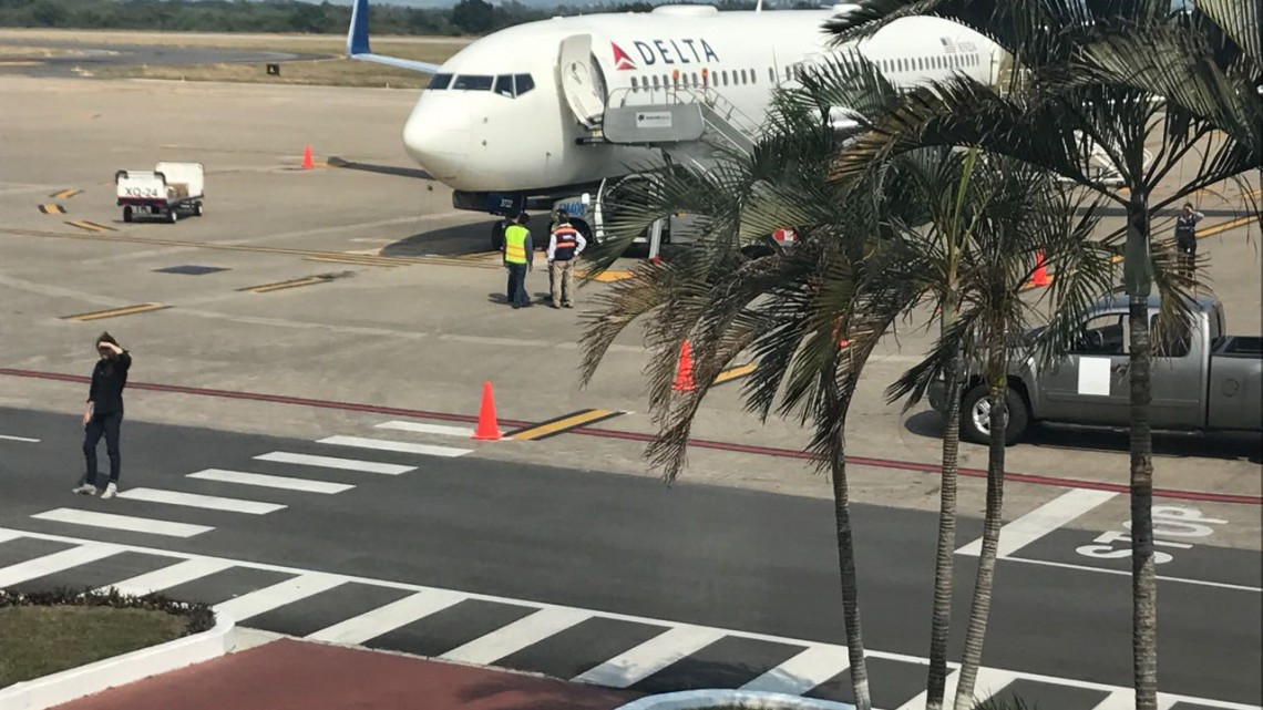 Aterriza de emergencia avión Delta en Tampico 