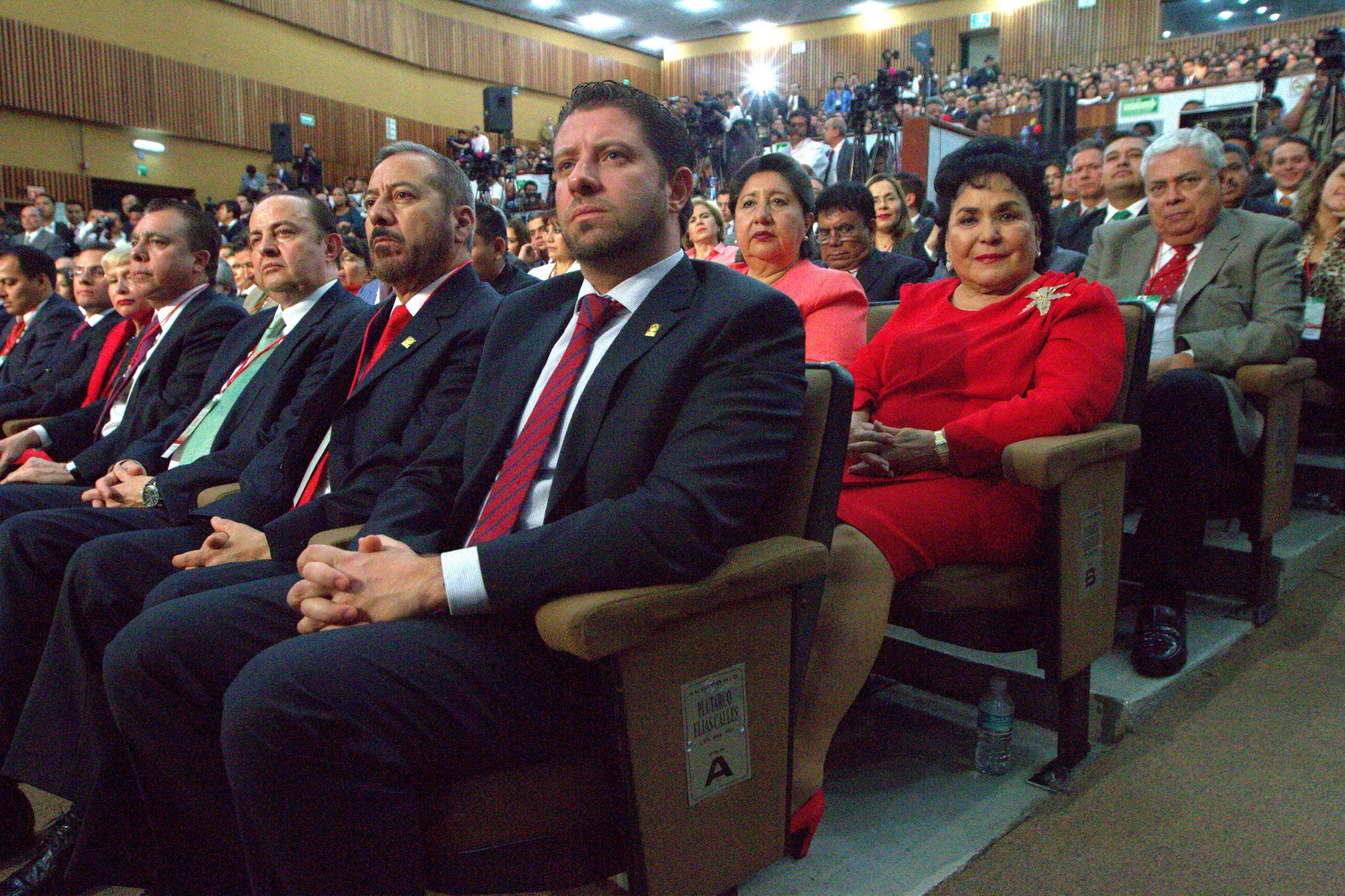 Ellos son los famosos que han buscado un lugar en la política