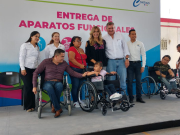 Otorgan aparatos funcionales a personas con discapacidad