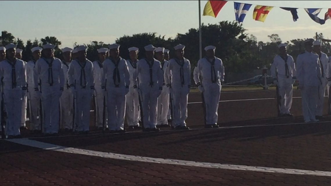 Condecoran y reconocen a personal naval 