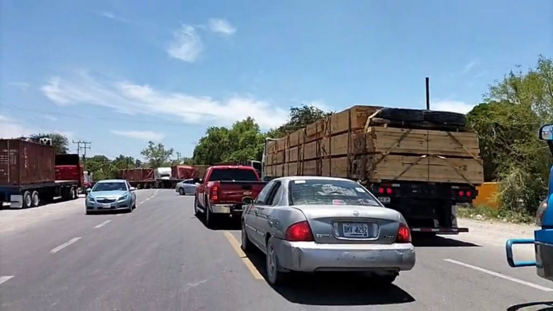 Bloquea Columna Pedro J. Méndez carretera Victoria - Monterrey y avanza hacia Victoria