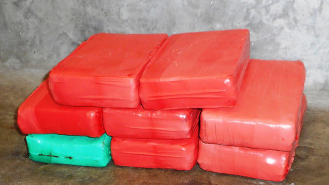 Decomisan paquetes de cocaína en el puente Pharr