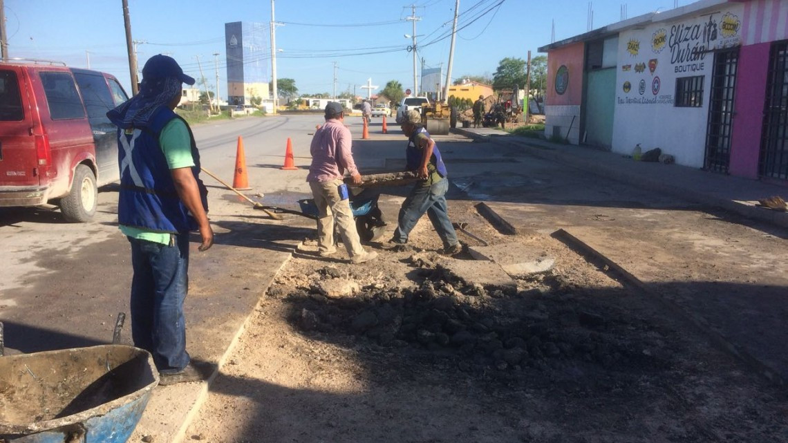 CSPP realizan labores de bacheo en Blvd. Maza de Juárez y Av. El Cielo