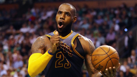 Se encienden las alarmas en Ohio, LeBron está lesionado