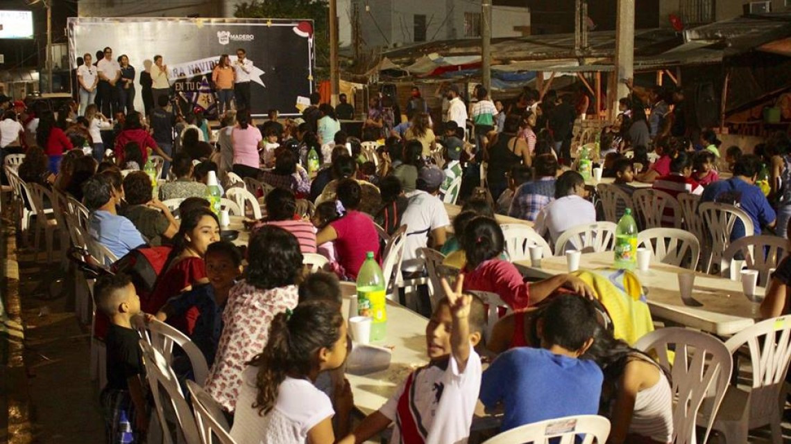 Llevan a colonias de Madero “Gira Navideña”