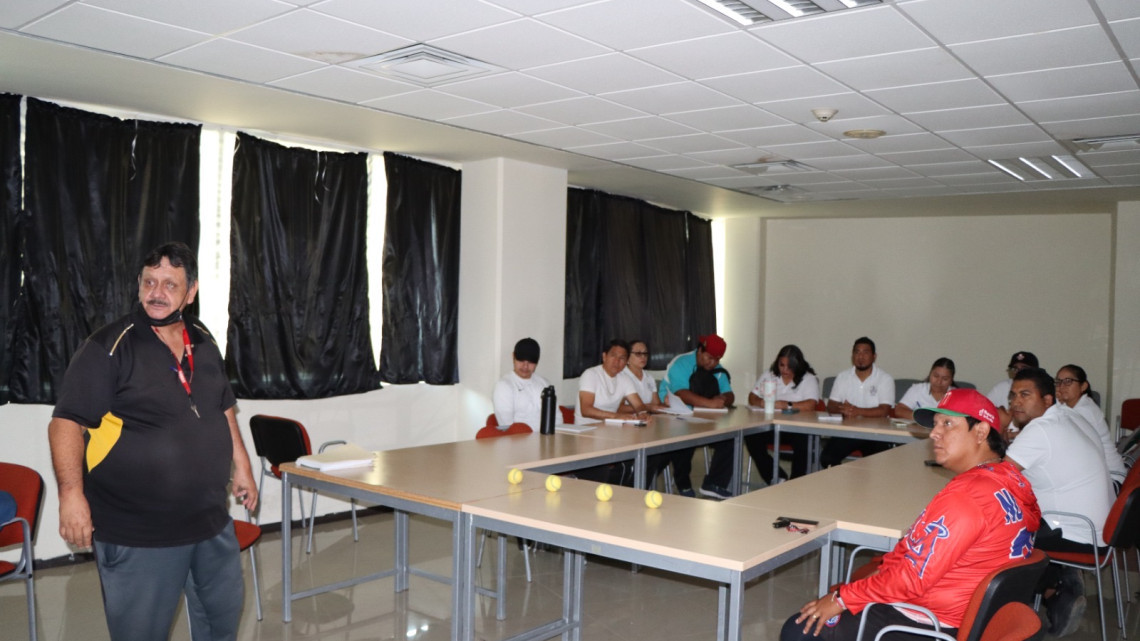 Con el apoyo del Gobierno de Reynosa se realizó el curso de capacitación de Béisbol 5