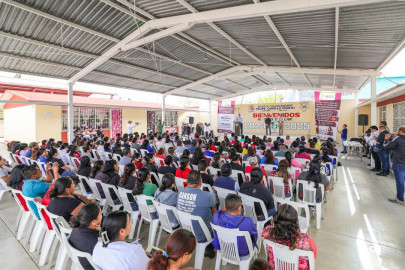 Entregó Alcalde Carlos Peña Ortiz tarjetas de Becas Rita Cetina