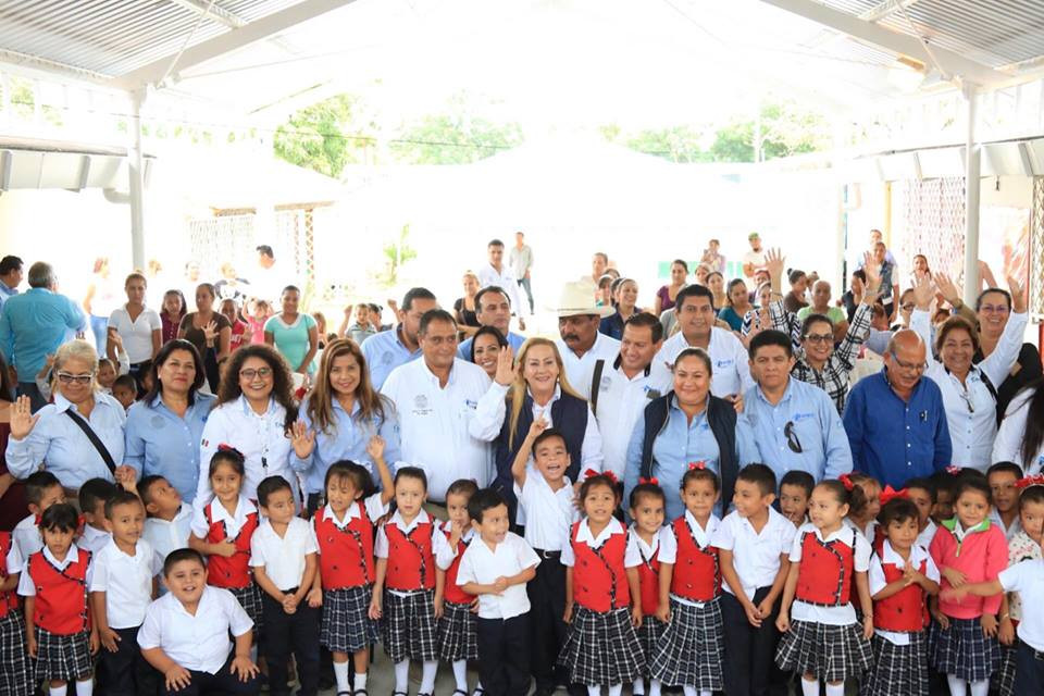 Entregan cubierta metálica en jardín de niños