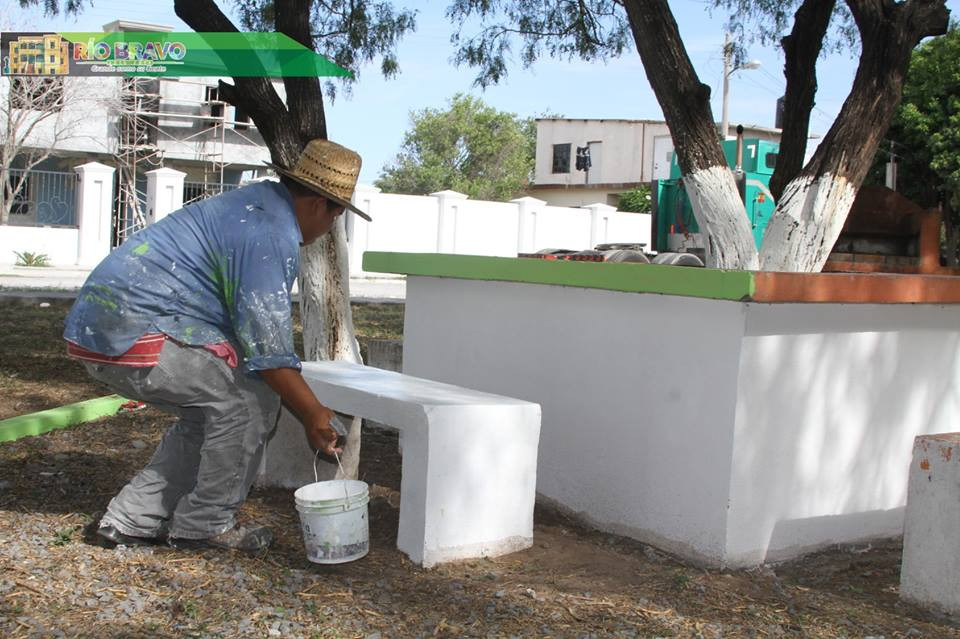 Dan mantenimiento a parque en colonia Hijos de Ejidatarios