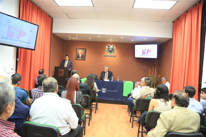 Embajador de Ecuador imparte conferencia en Colegio de Tamaulipas