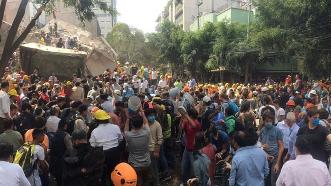 Población se une en rescates en CDMX