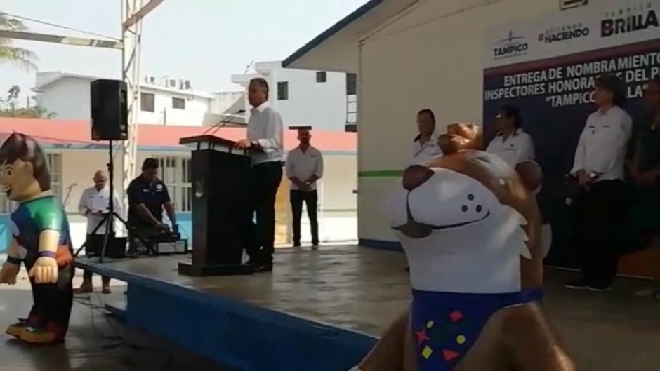 Nombra Chucho Nader inspectores honorarios a cientos de alumnos de tres primarias