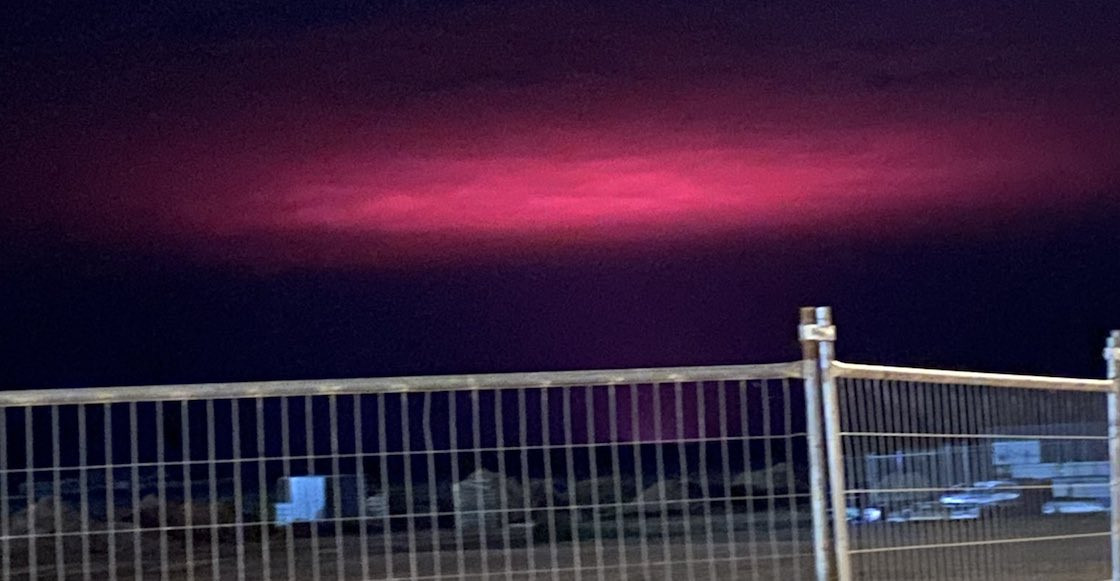 Misterioso resplandor rosa causa temor en Australia: era un sembradío de marihuana