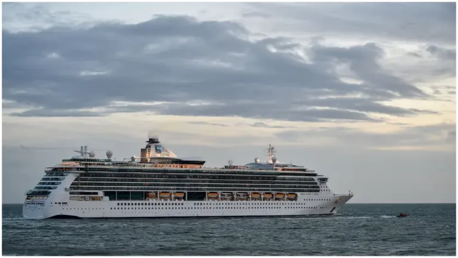 Llega a Miami crucero de Royal Caribbean con casi 100 personas infectadas de norovirus