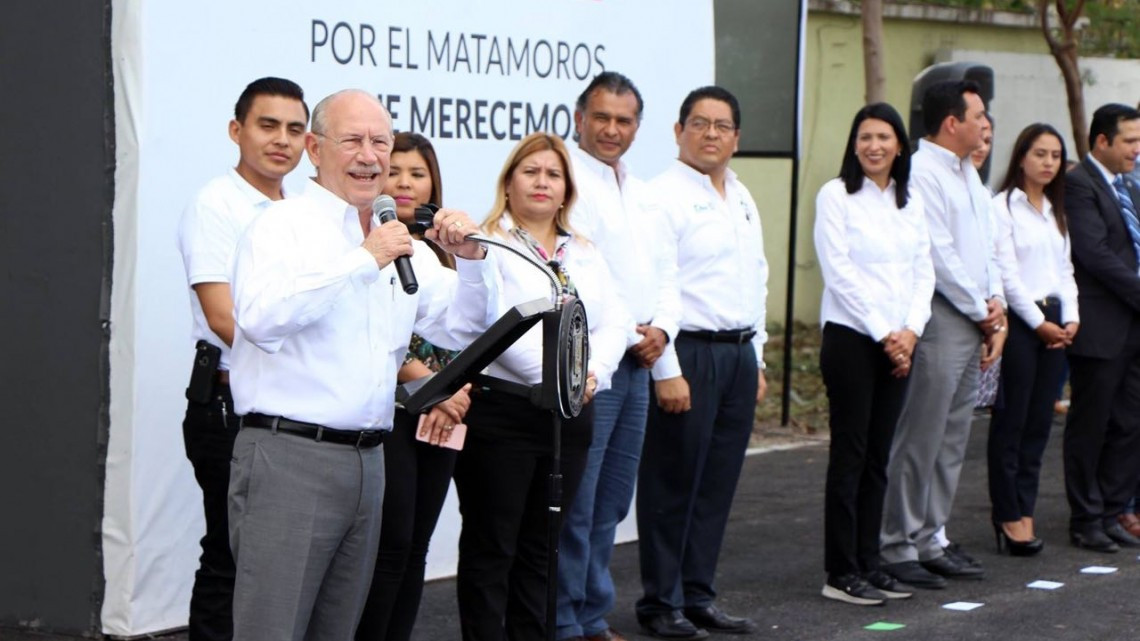 Inaugura Chichín obra en la escuela normal