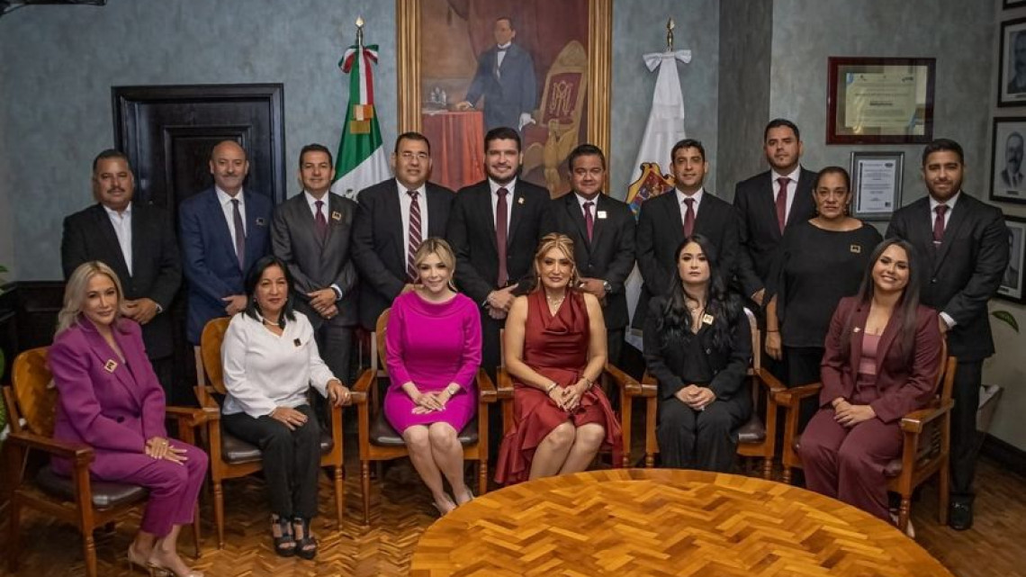 Beto Granados preside primera sesión de Cabildo con protesta de funcionarios