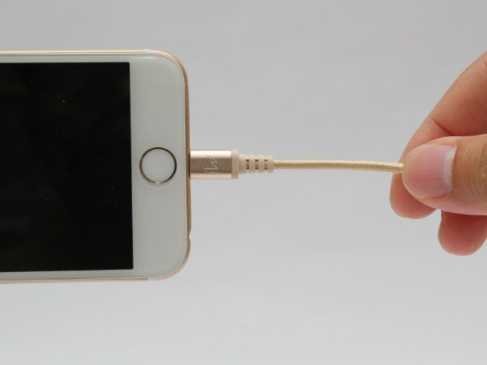 Nuevo iPhone podría recargarse de forma inalámbrica