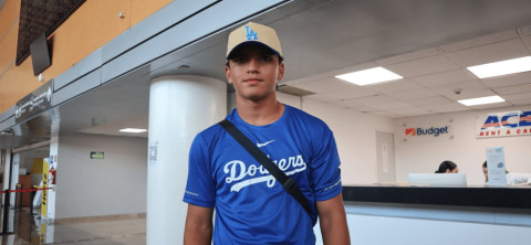 ¡Orgullo mexicano! El joven Ezequiel Rivera es firmado por los Dodgers… ¡A los 14 años!