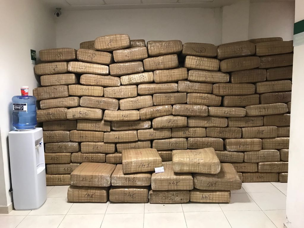 Aseguran 3.5 toneladas de droga en Valle Hermoso