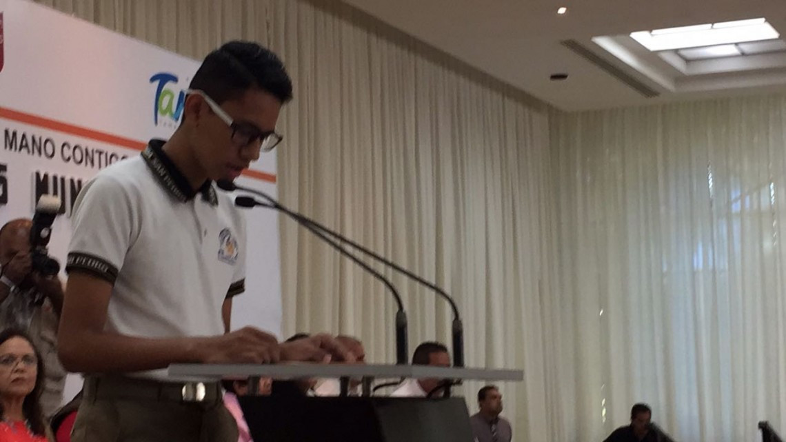 Eroga Tampico 120 mil pesos en 500 becas para alumnos destacados