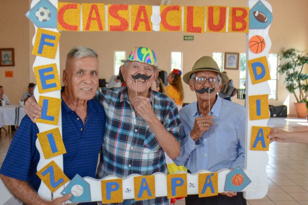 Celebran Día del Padre en Casa Club del Adulto Activo