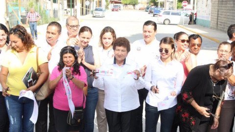 Entregan pavimentación de calle Emiliano Zapata