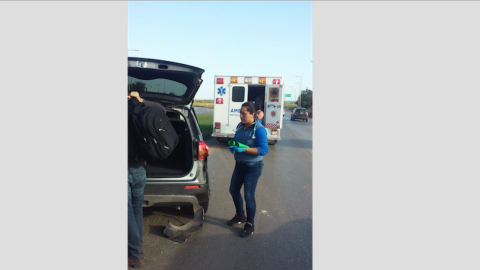 Tráilero impacta camioneta y se da la fuga