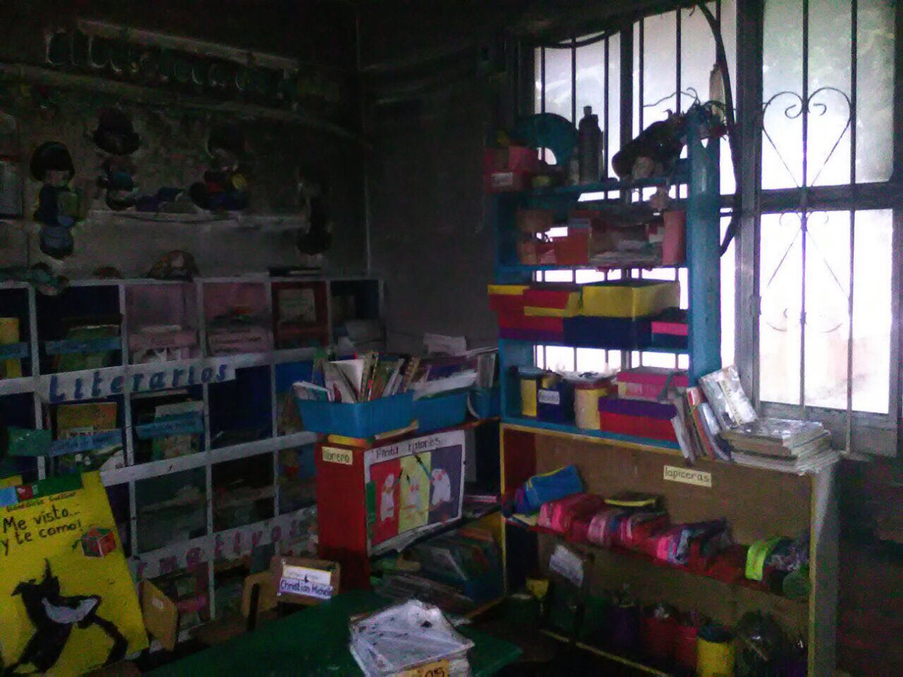 Vándalos prenden fuego a salón de clases de un kinder en la Borreguera