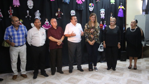 Alumnos participan en celebración del día de muertos