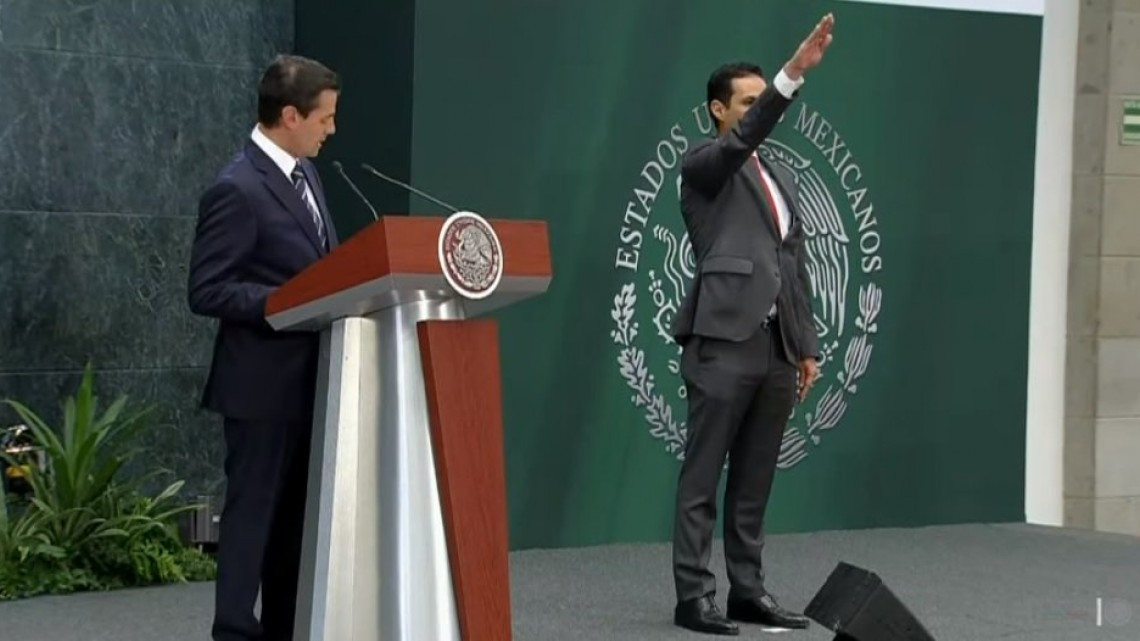 Oficial: Mikel Arriola deja el IMSS