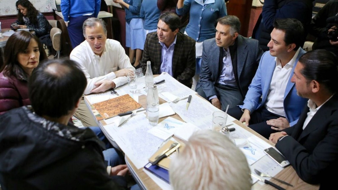 Jóvenes queretanos reciben a Meade