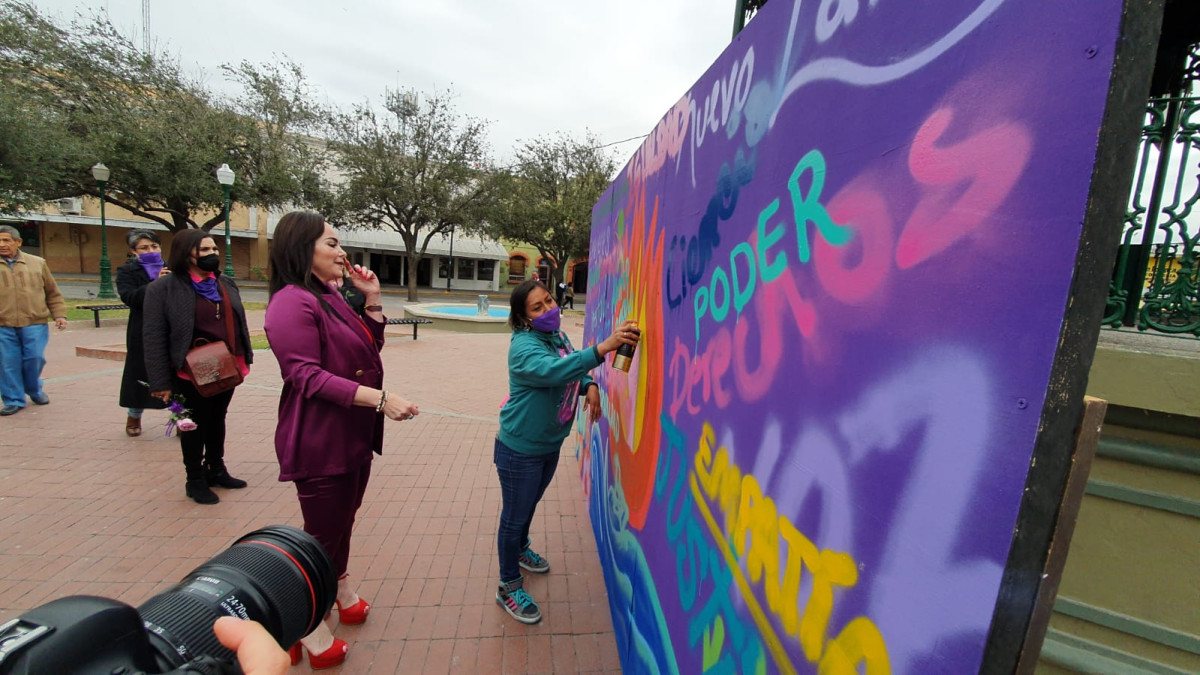 Preparan laboratorio para mujeres 